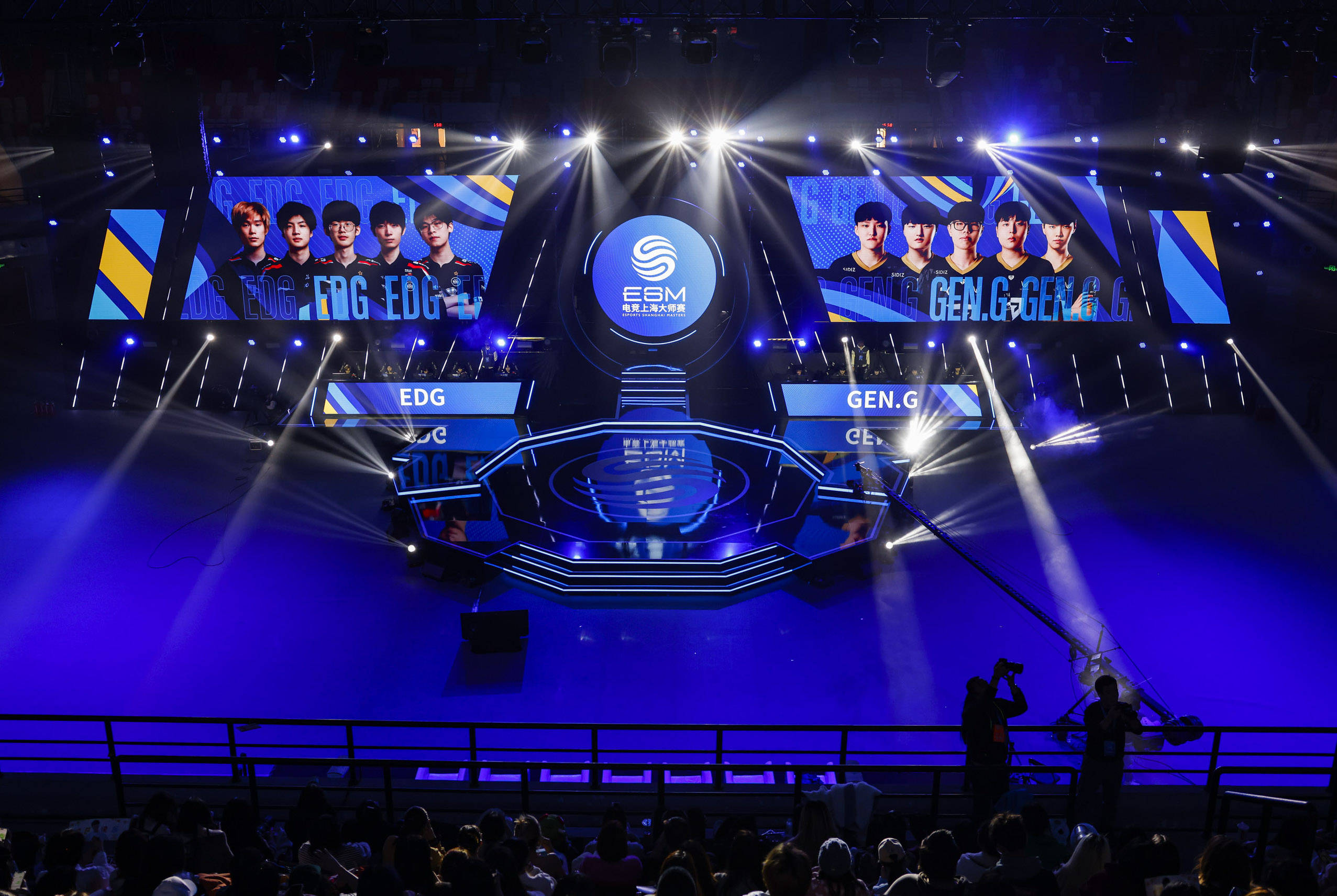 还是飘扬的 还是飘扬的