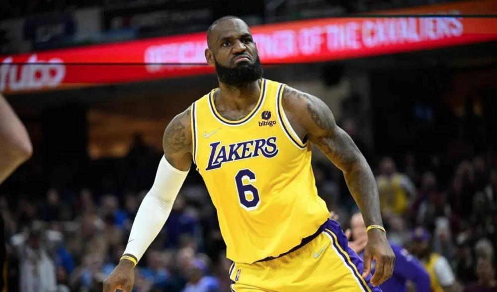 边锋外拉牵 边锋外拉牵